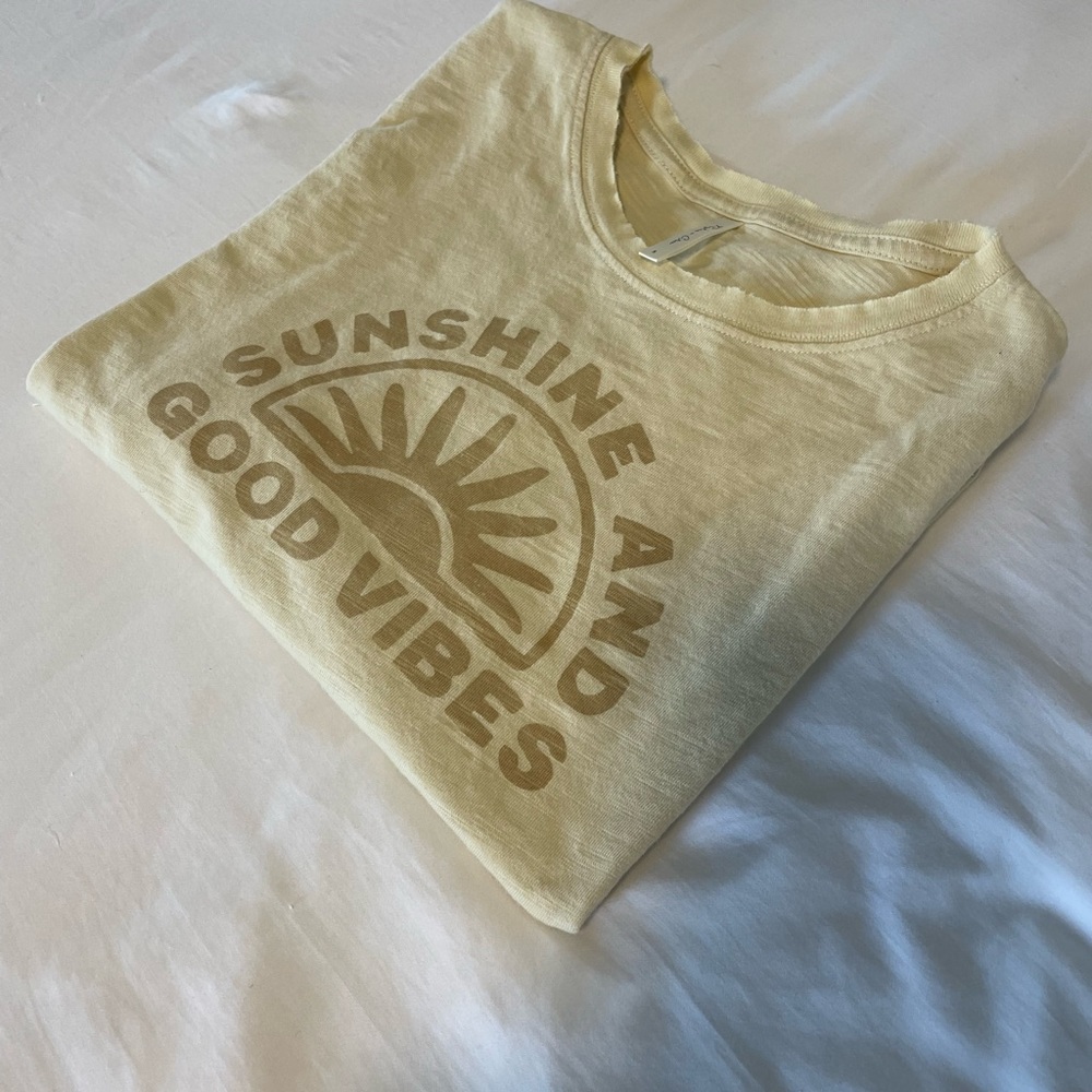 Rylee and Cru women’s  raw edge short sleeve t-shirt yellow size small
